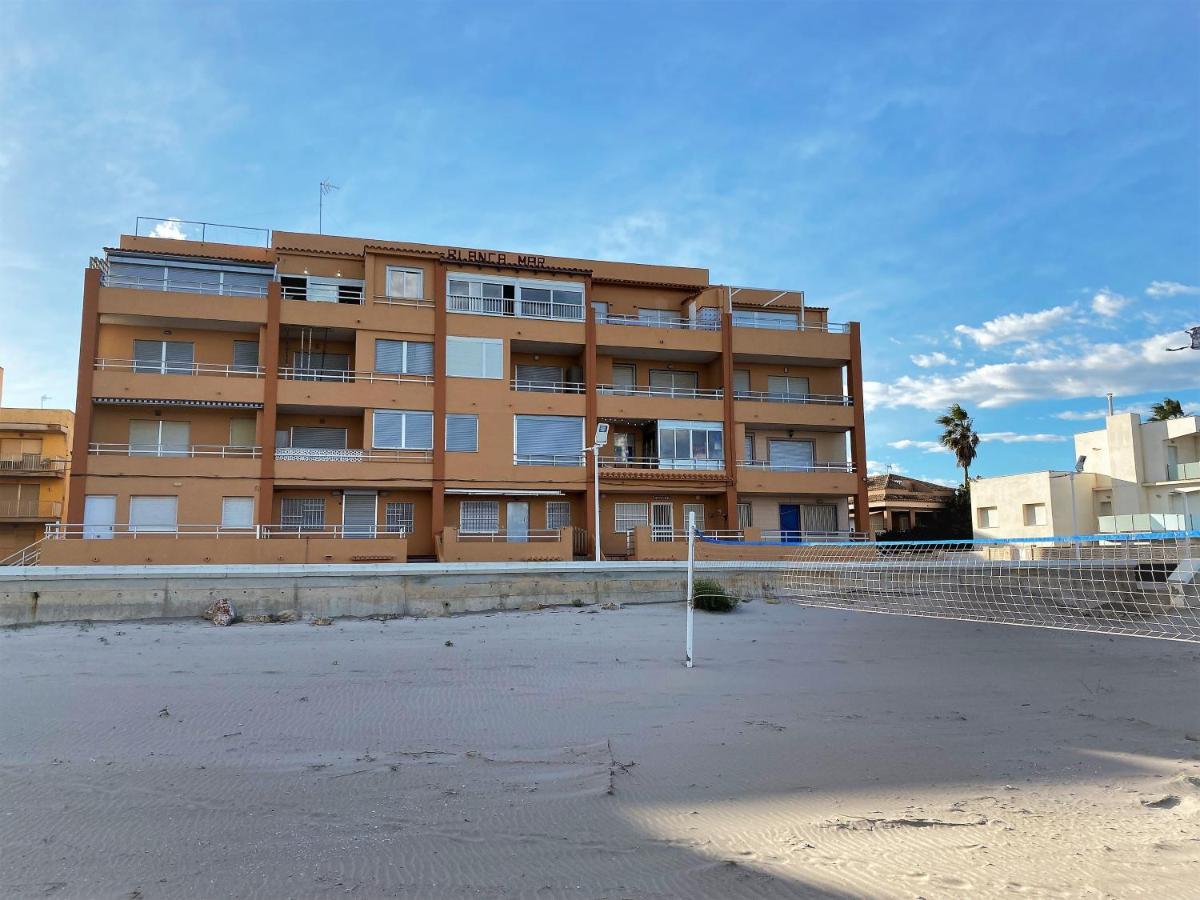 Beachfront Apartment With A Terrace Mareny Barraquetas Eksteriør billede